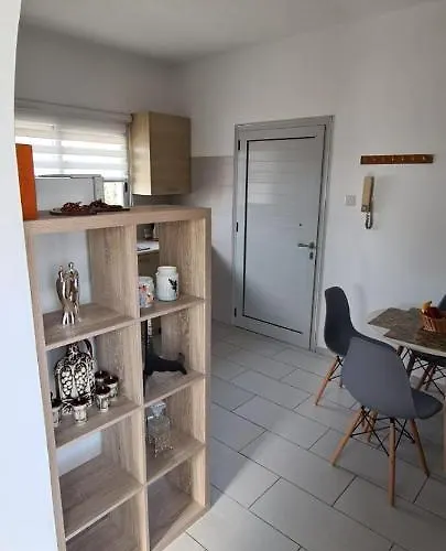 Lovely 1betroom Near The *